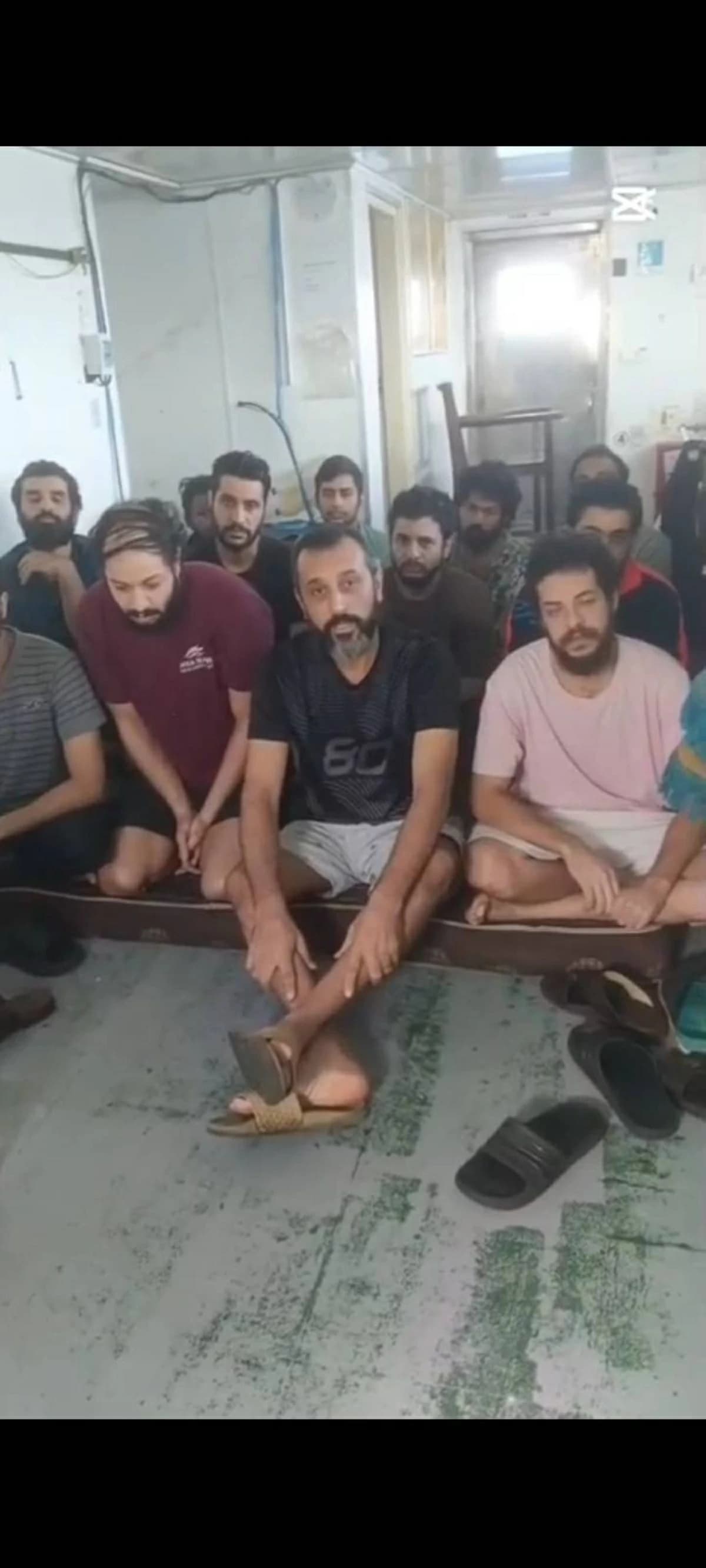 بعد 70 يومًا من اختطافهم بالصومال.. والد الربّان «مؤمن»: مالك السفينة يعرض أرواح البحارة للخطر